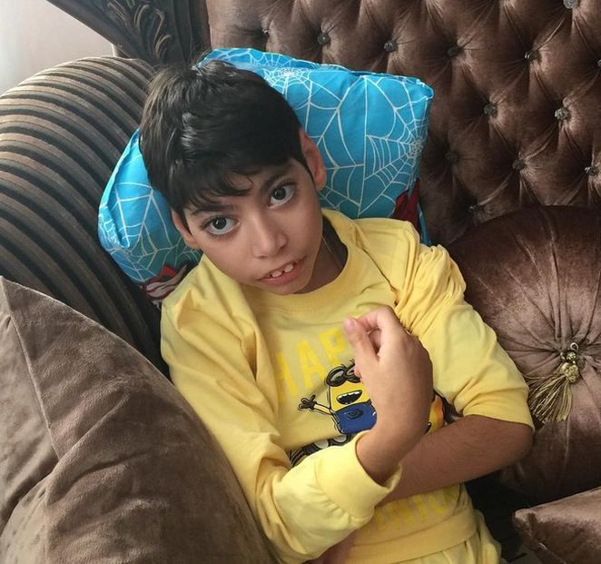 Oğlundan bahsederken konuşmakta güçlük çekti! 18