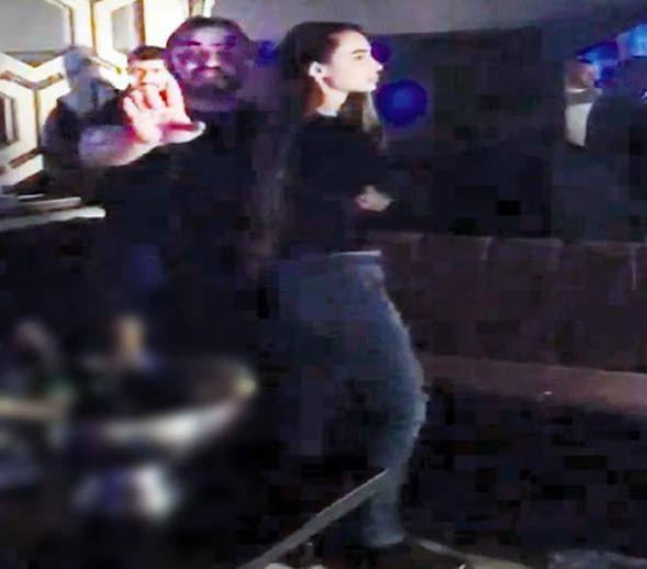 Emre Aşık'ın eşi başka bir adamla barda! 6