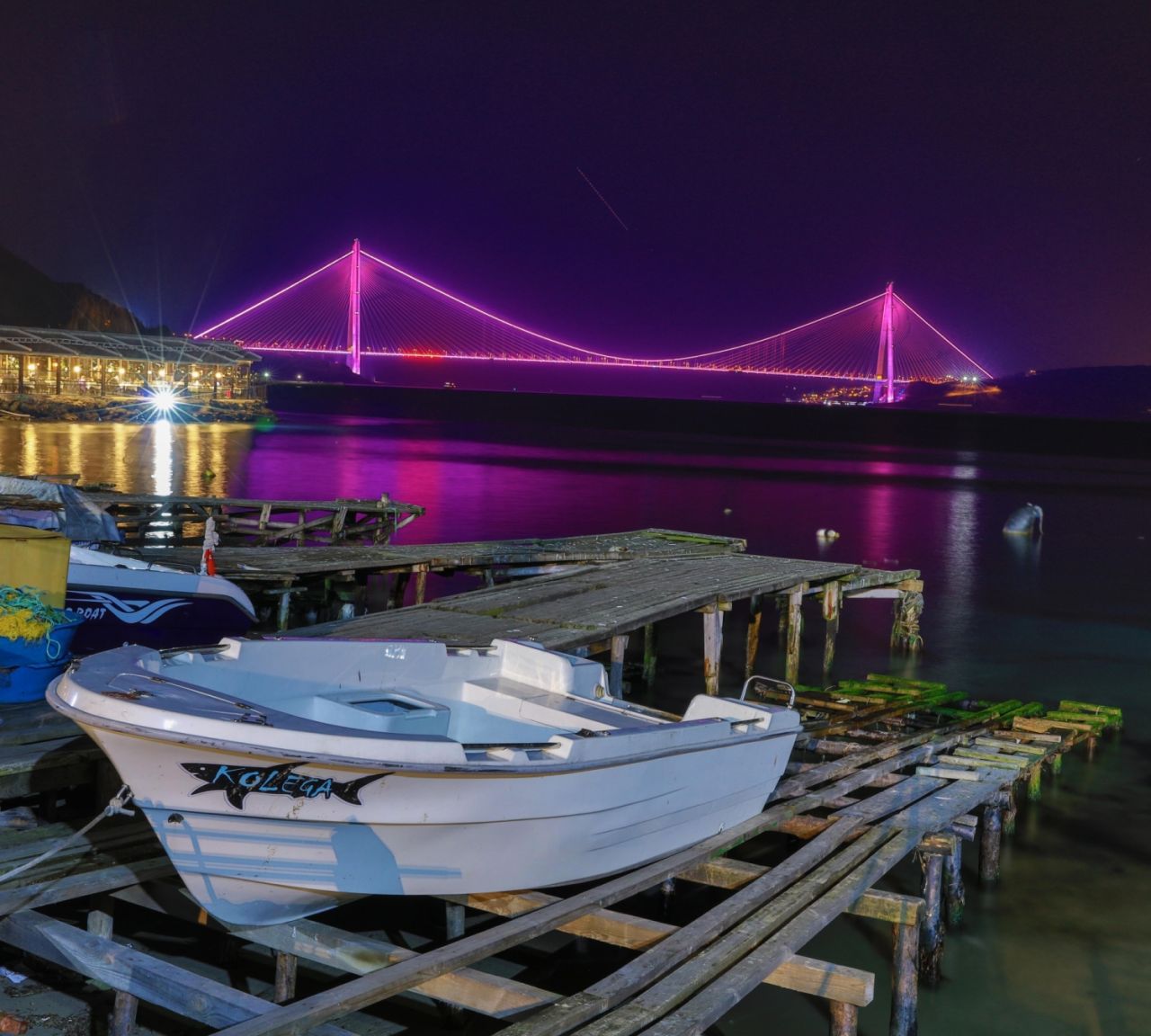 İstanbul'un sembol yapıları mora büründü! 6