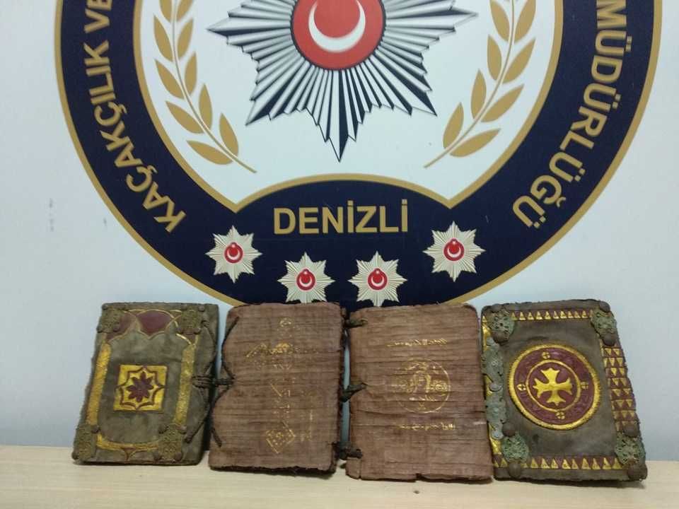 Hristiyan dünyasını sallayacak kitaplar bulundu! 10