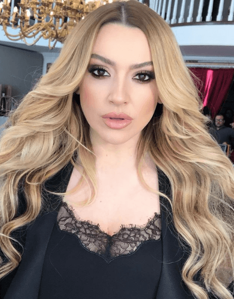 Hadise'nin bu pozlarına Ceylan Ertem de dayanamadı! 21