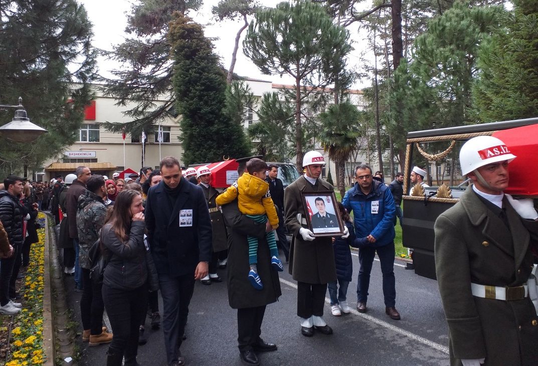Helikopter şehitlerine hazin tören! 4