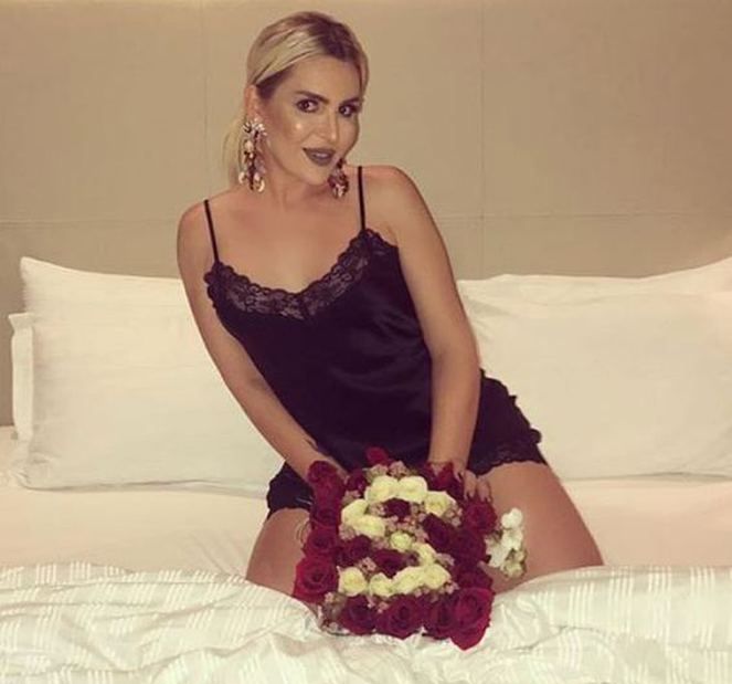 Demet Akalın, nikahların en çok aranılan ismi oldu! 4