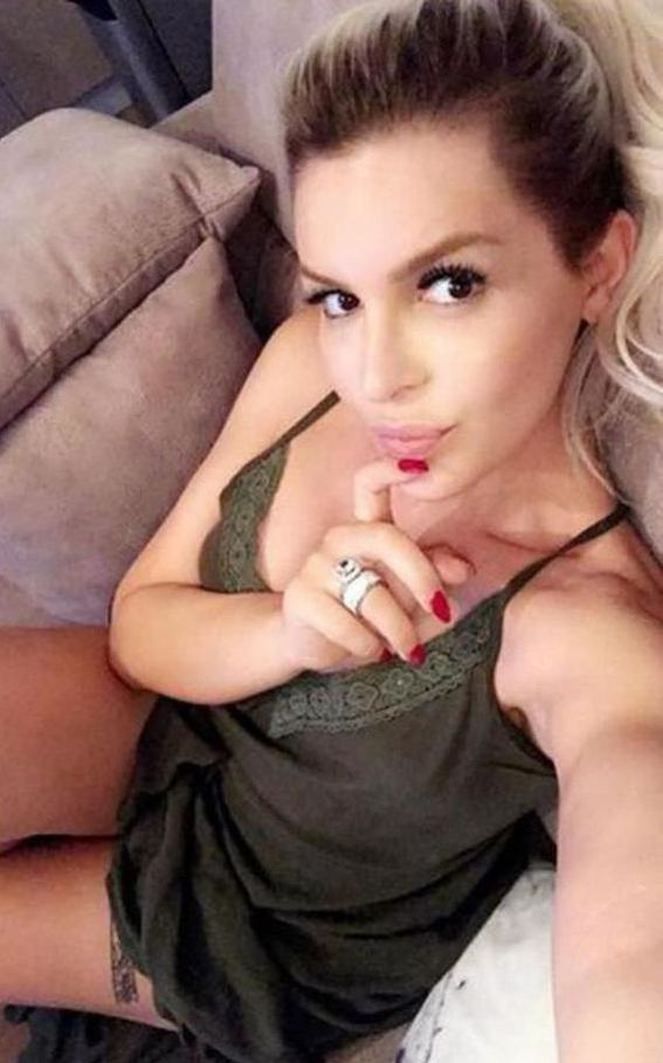 Demet Akalın, nikahların en çok aranılan ismi oldu! 9