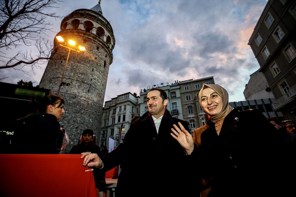 Sevgililer Galata Kulesi'ne yansıdı... 5