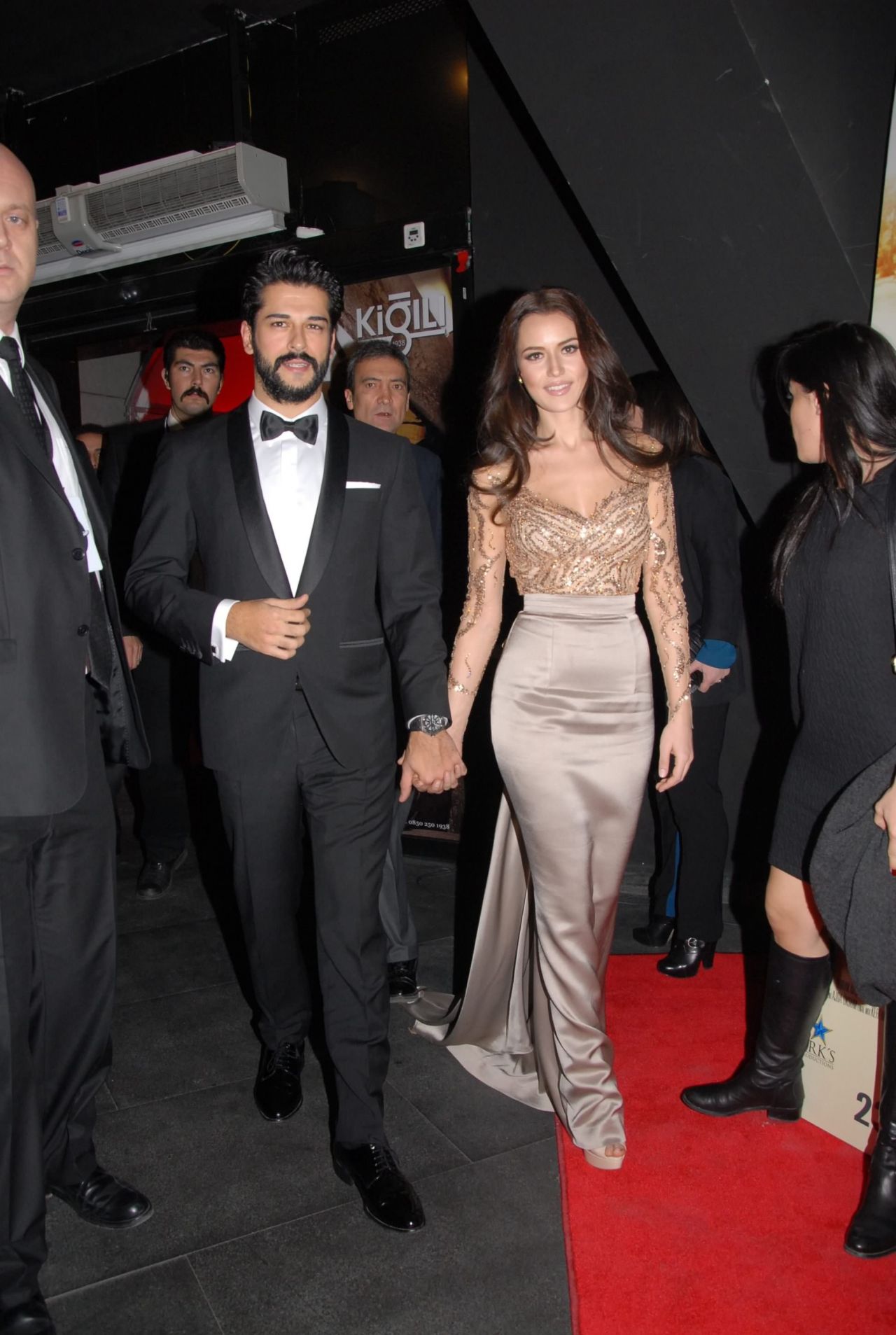 Fahriye Evcen'e telefon ve alışveriş bile yasak! 14