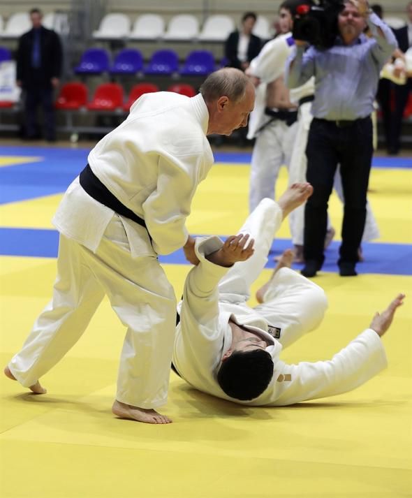 Dünya bu kadını konuşuyor! Putin'i nakavt etti... 3