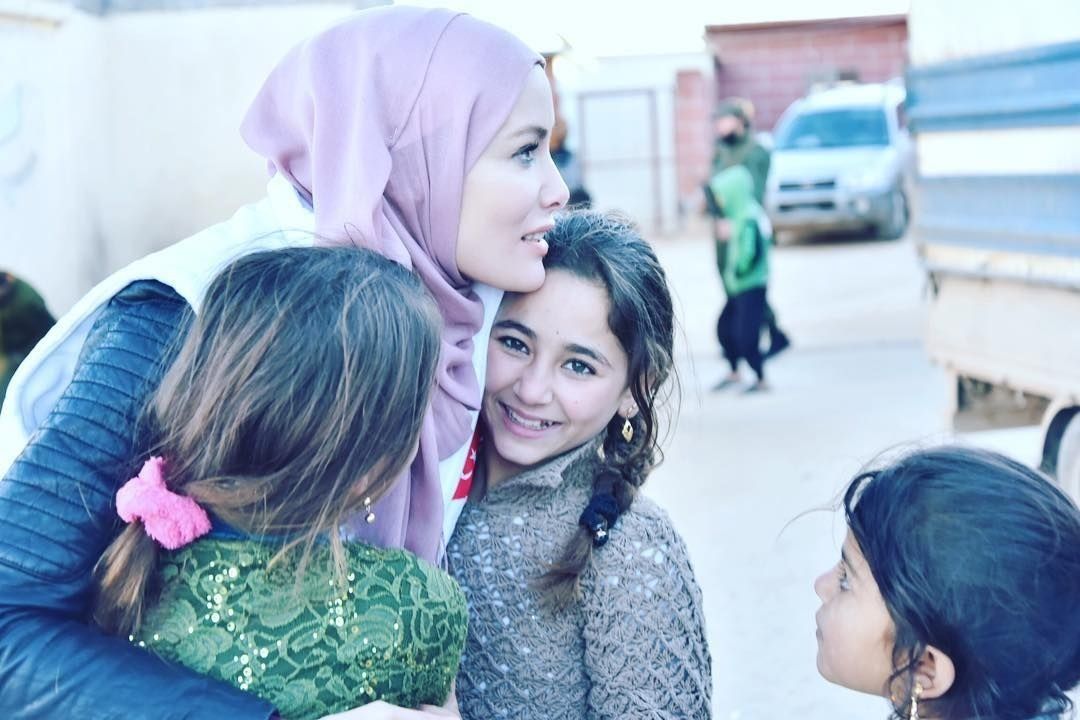 Gamze Özçelik yine gönülleri fethetti! 2