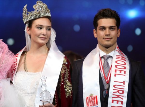 Çağatay Ulusoy fazla kilodan tanınmaz halde! 4