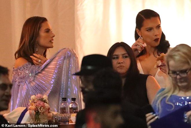 Adriana Lima ayrılık sonrası kendini hamburgere verdi! 6