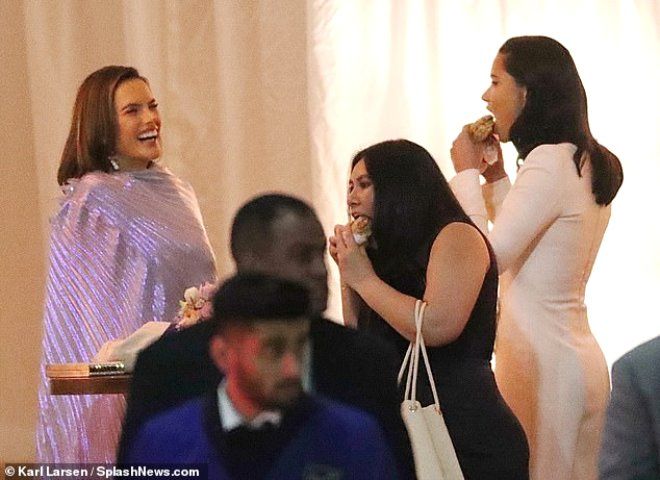 Adriana Lima ayrılık sonrası kendini hamburgere verdi! 3