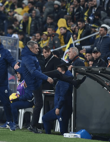 Yanal tekmeledi, Ali Koç çıldırdı! 4