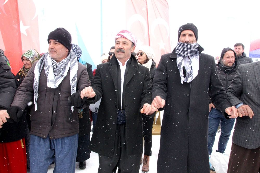 Hakkari'de 2 bin 800 rakımda kar festivali... 16