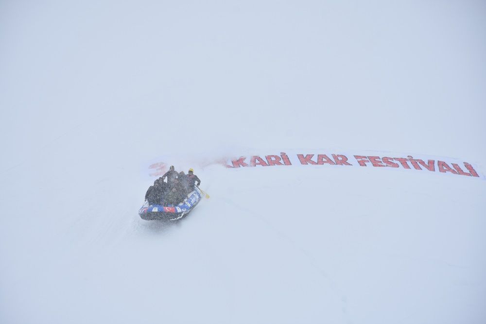 Hakkari'de 2 bin 800 rakımda kar festivali... 24