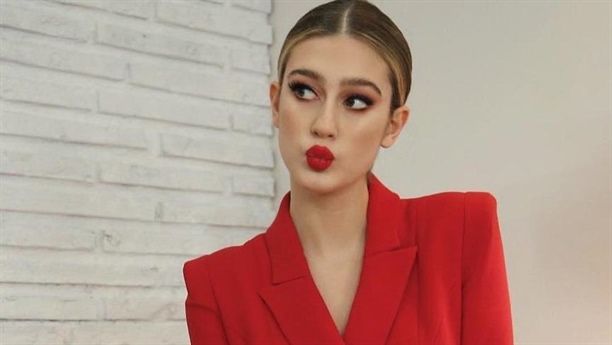 Itır Esen kıyafetleriyle sosyal medyanın dilinde! 1