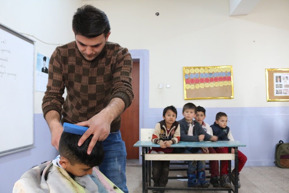 Karslı berberden ''Tıraşsız köy çocuğu kalmasın" projesi... 1