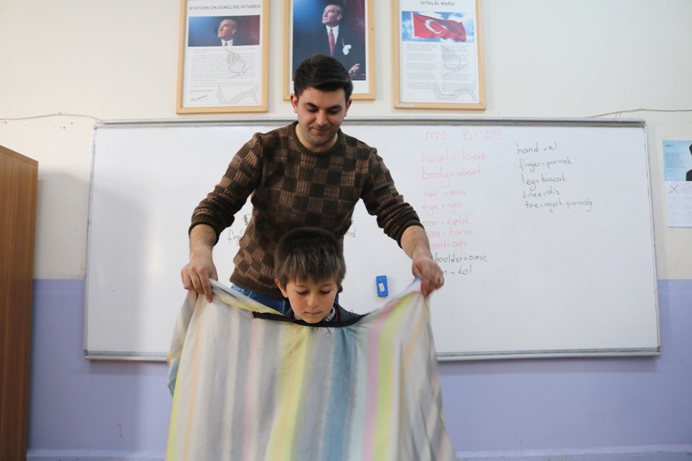 Karslı berberden ''Tıraşsız köy çocuğu kalmasın" projesi... 5