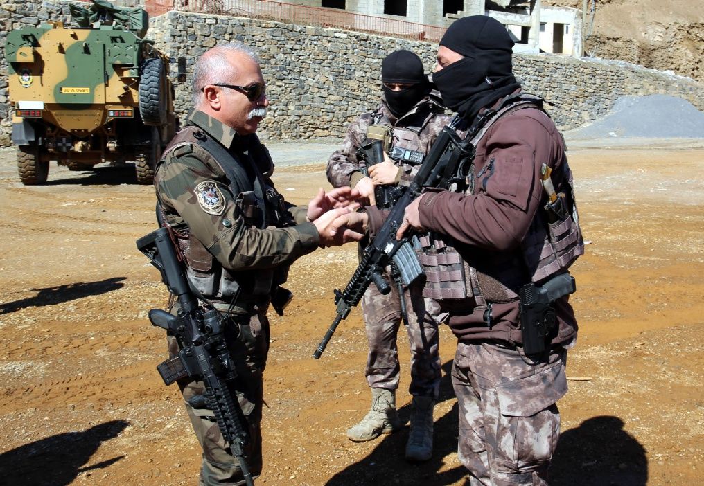 Emniyet Müdürü ve jandarma komutanı da dağa çıktı! 14