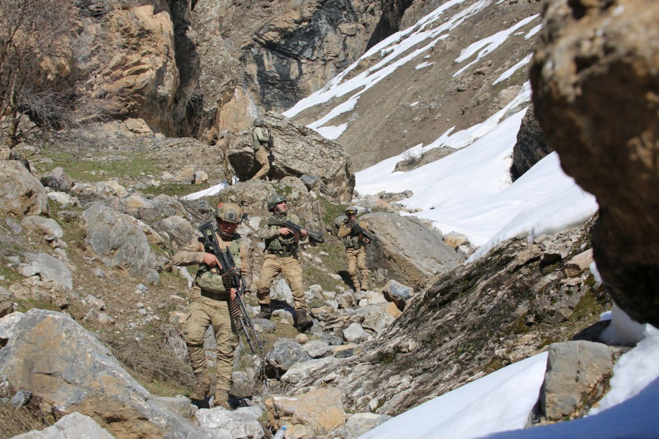 Emniyet Müdürü ve jandarma komutanı da dağa çıktı! 18