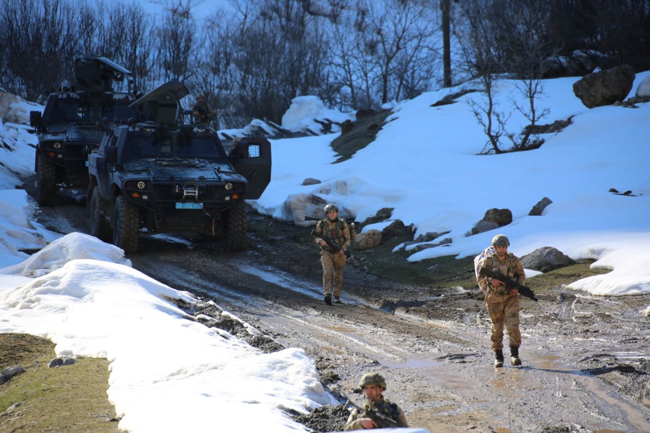 Emniyet Müdürü ve jandarma komutanı da dağa çıktı! 19