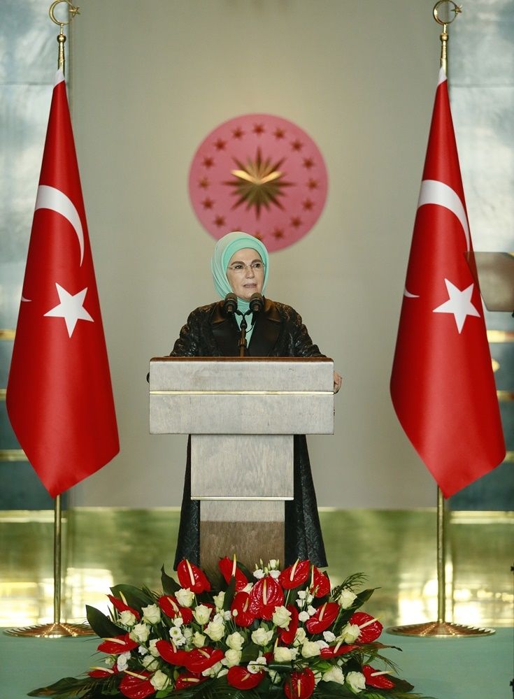 Emine Erdoğan'dan 8 Mart'a özel koruyucu aile yemeği... 1