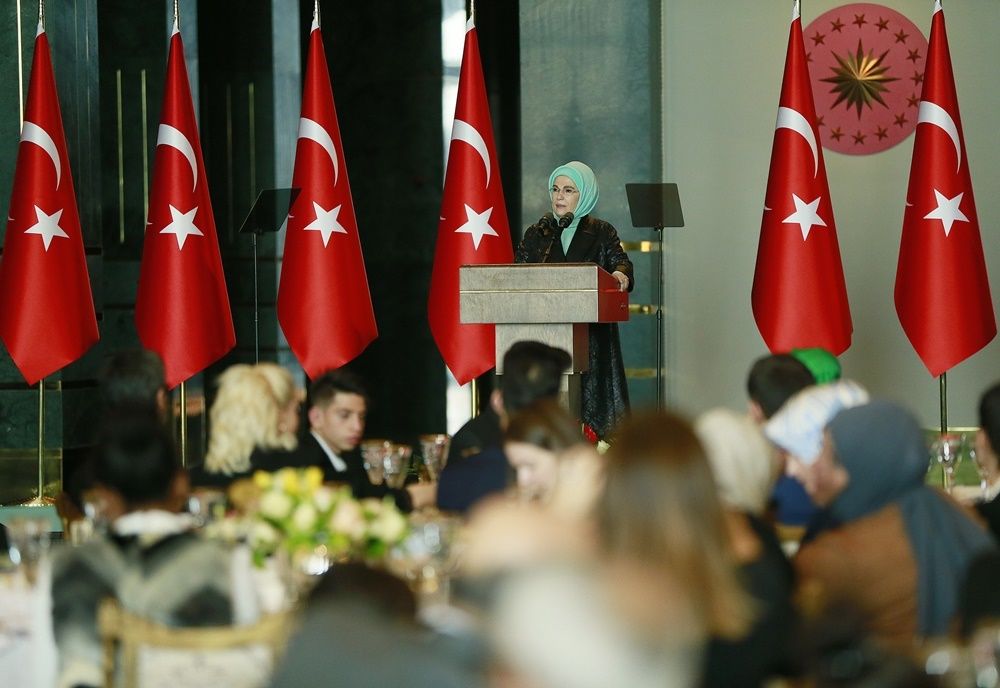 Emine Erdoğan'dan 8 Mart'a özel koruyucu aile yemeği... 2