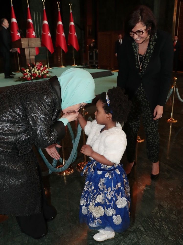 Emine Erdoğan'dan 8 Mart'a özel koruyucu aile yemeği... 3