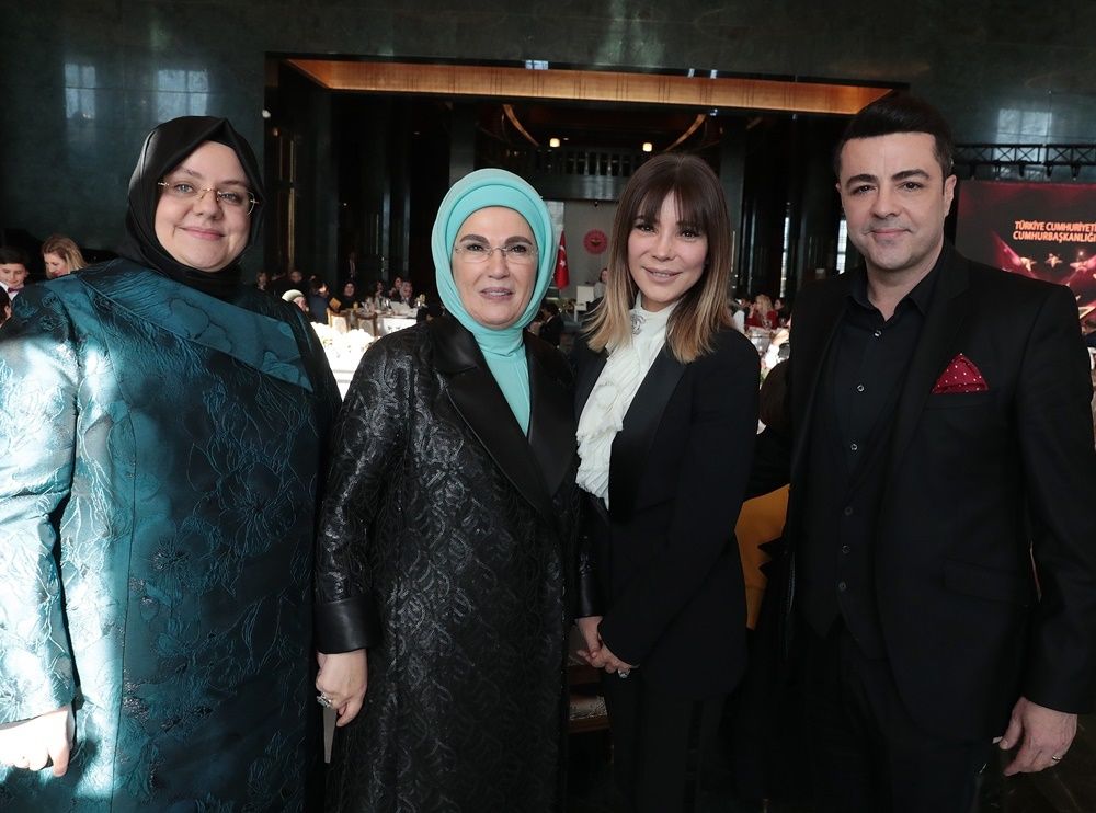 Emine Erdoğan'dan 8 Mart'a özel koruyucu aile yemeği... 11