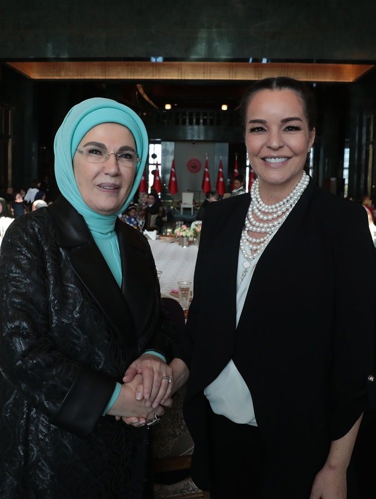 Emine Erdoğan'dan 8 Mart'a özel koruyucu aile yemeği... 12