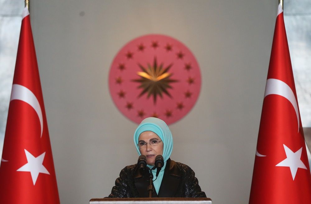 Emine Erdoğan'dan 8 Mart'a özel koruyucu aile yemeği... 16
