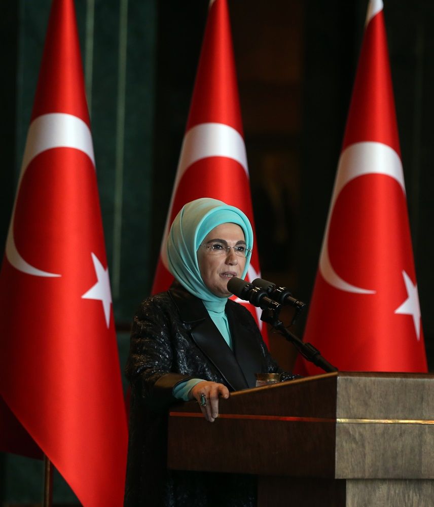 Emine Erdoğan'dan 8 Mart'a özel koruyucu aile yemeği... 17