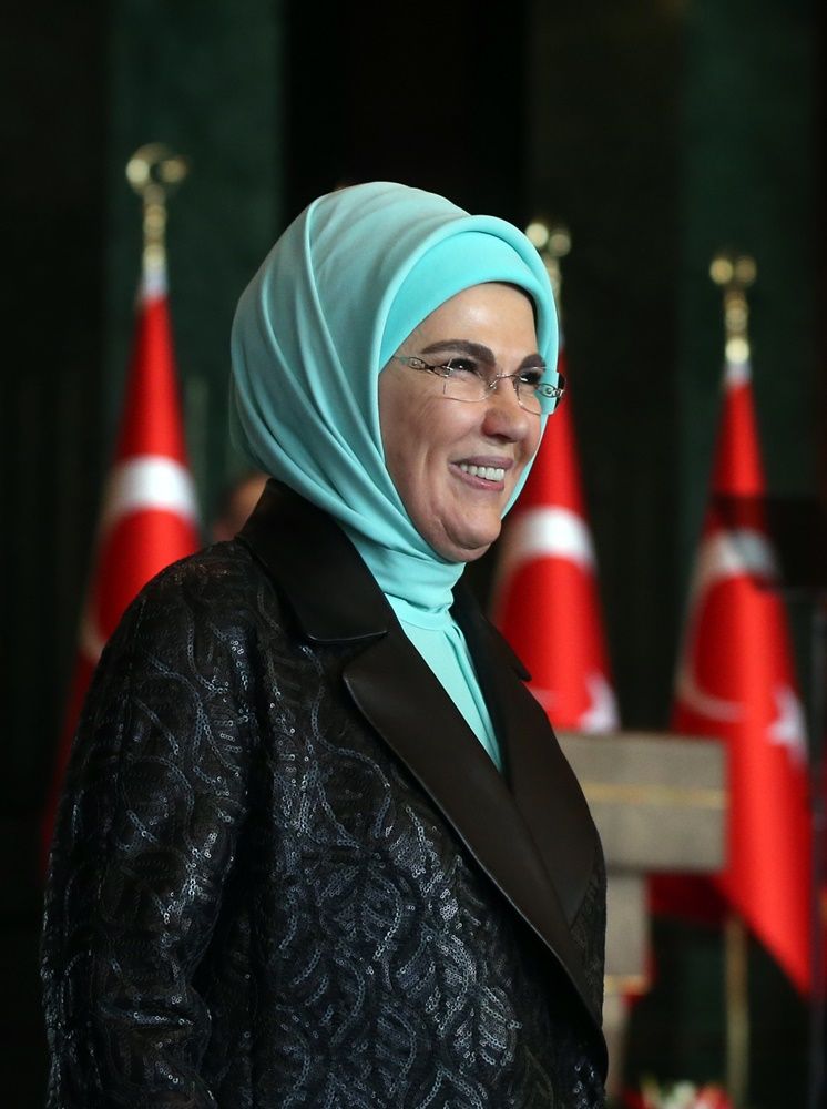 Emine Erdoğan'dan 8 Mart'a özel koruyucu aile yemeği... 18