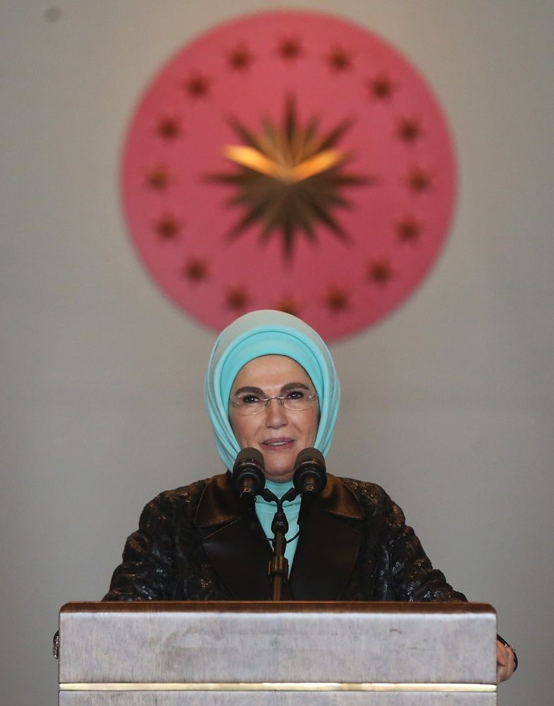 Emine Erdoğan'dan 8 Mart'a özel koruyucu aile yemeği... 35