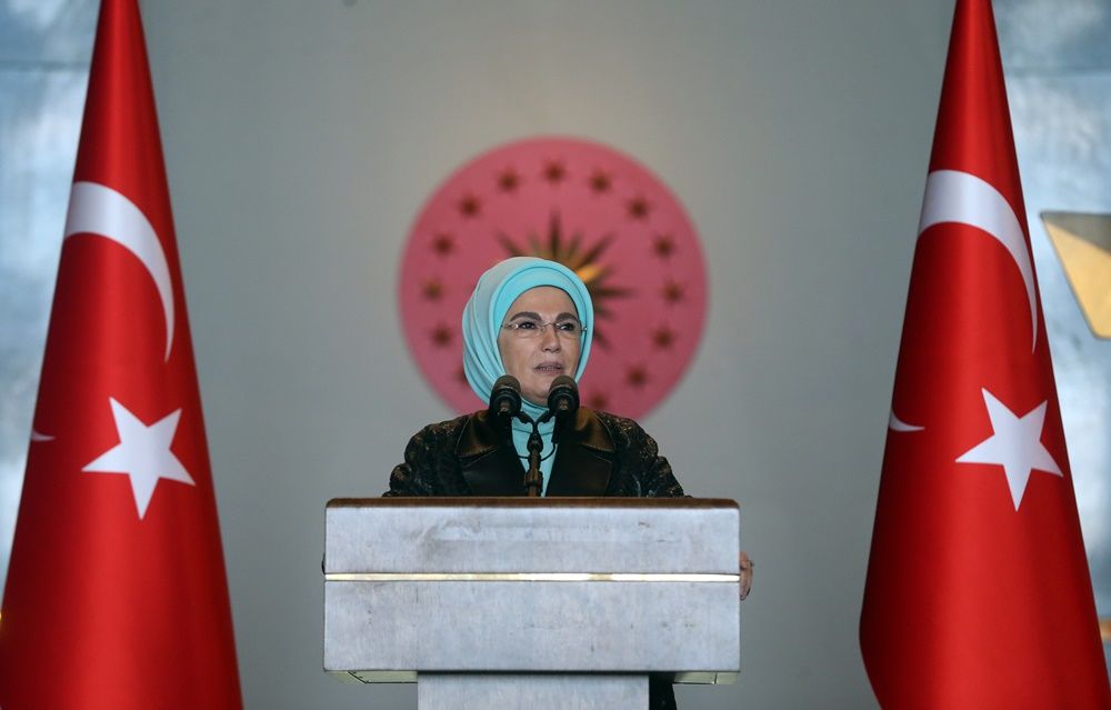 Emine Erdoğan'dan 8 Mart'a özel koruyucu aile yemeği... 36