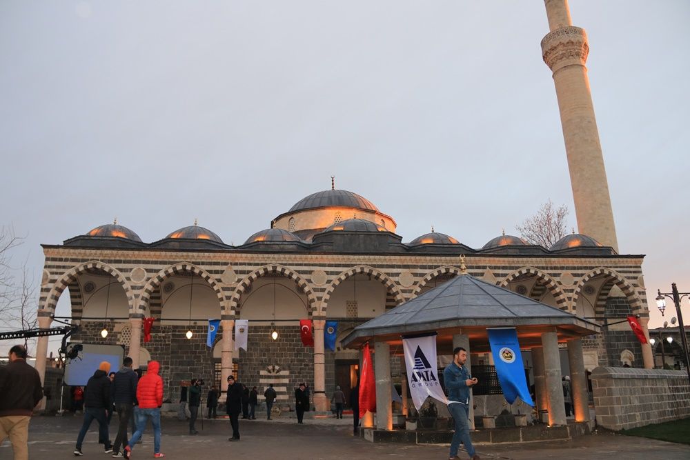 Teröristlerin yaktığı Kurşunlu Cami ibadete açıldı 1