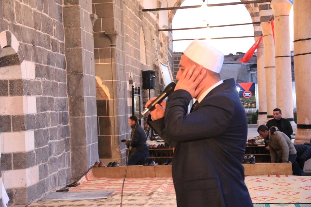 Teröristlerin yaktığı Kurşunlu Cami ibadete açıldı 6