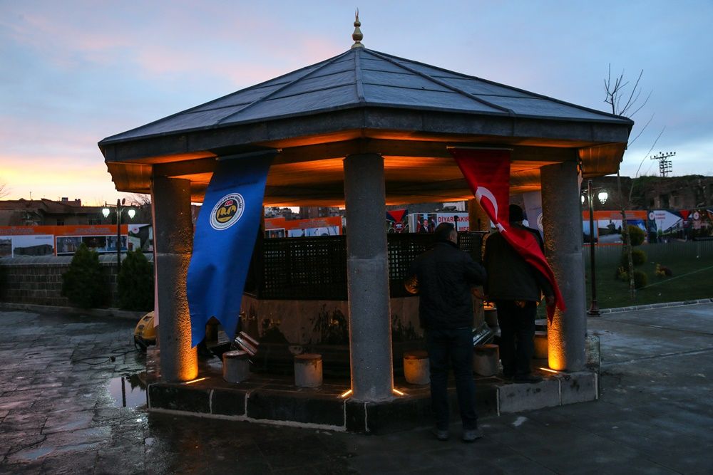 Teröristlerin yaktığı Kurşunlu Cami ibadete açıldı 10