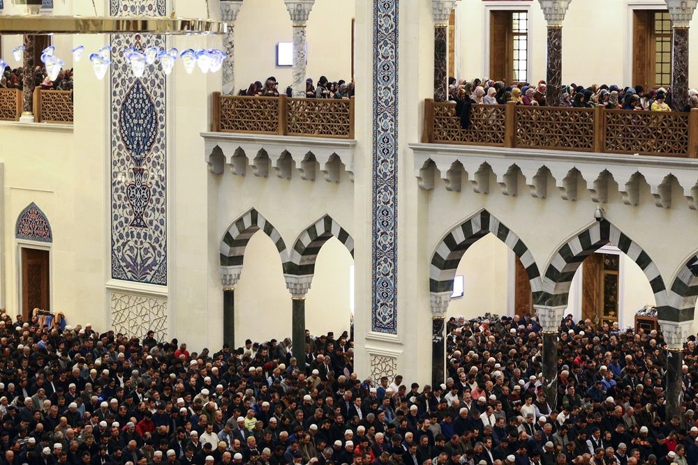 Çamlıca Camisi'nde Regaip Kandili yoğunluğu... 7