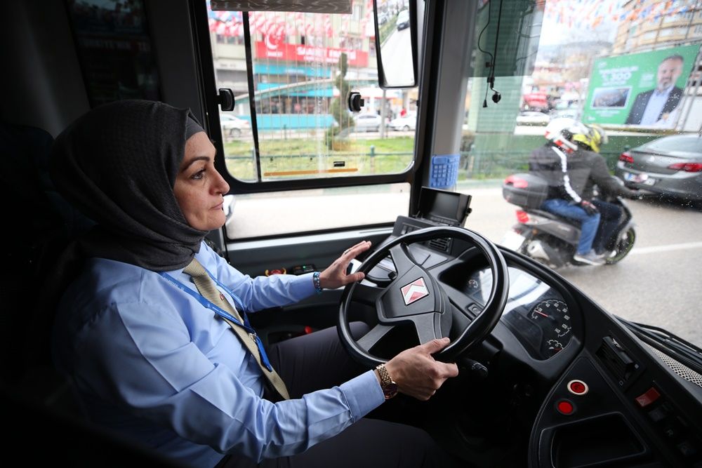 Şehir içi ulaşımın kadın şoförleri... 6