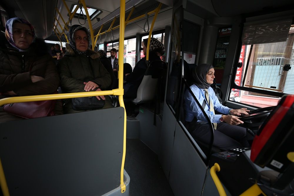 Şehir içi ulaşımın kadın şoförleri... 12