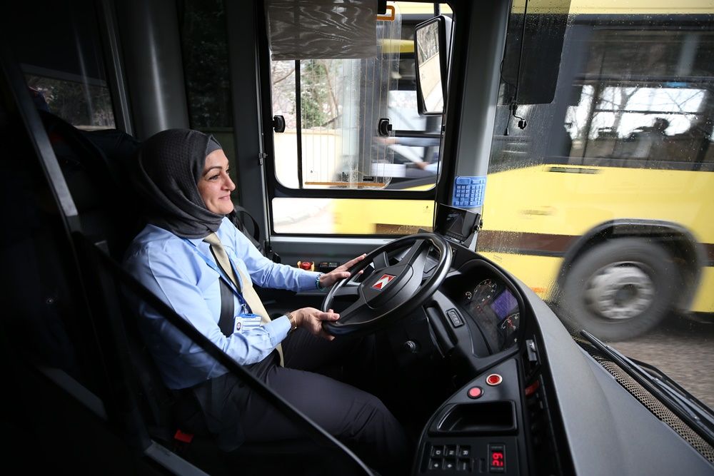 Şehir içi ulaşımın kadın şoförleri... 14