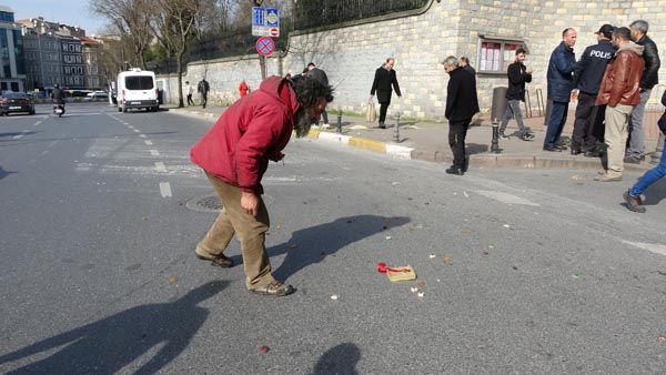 Şüpheli paketten çıkan lokumları yedi 3