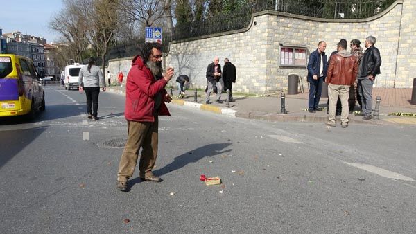 Şüpheli paketten çıkan lokumları yedi 5