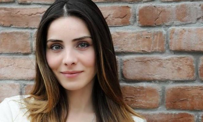 Spikerlik ve oyunculuktan önceki işi bakın neydi! 5