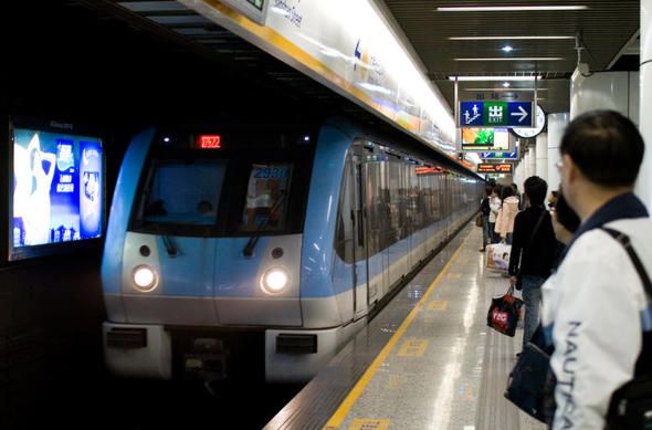 Metroda 'bakıp geçme' dönemi! 1