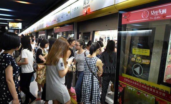 Metroda 'bakıp geçme' dönemi! 10