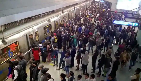 Metroda 'bakıp geçme' dönemi! 11