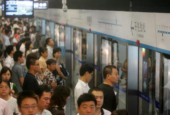 Metroda 'bakıp geçme' dönemi! 6