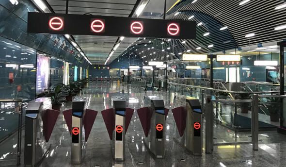 Metroda 'bakıp geçme' dönemi! 9