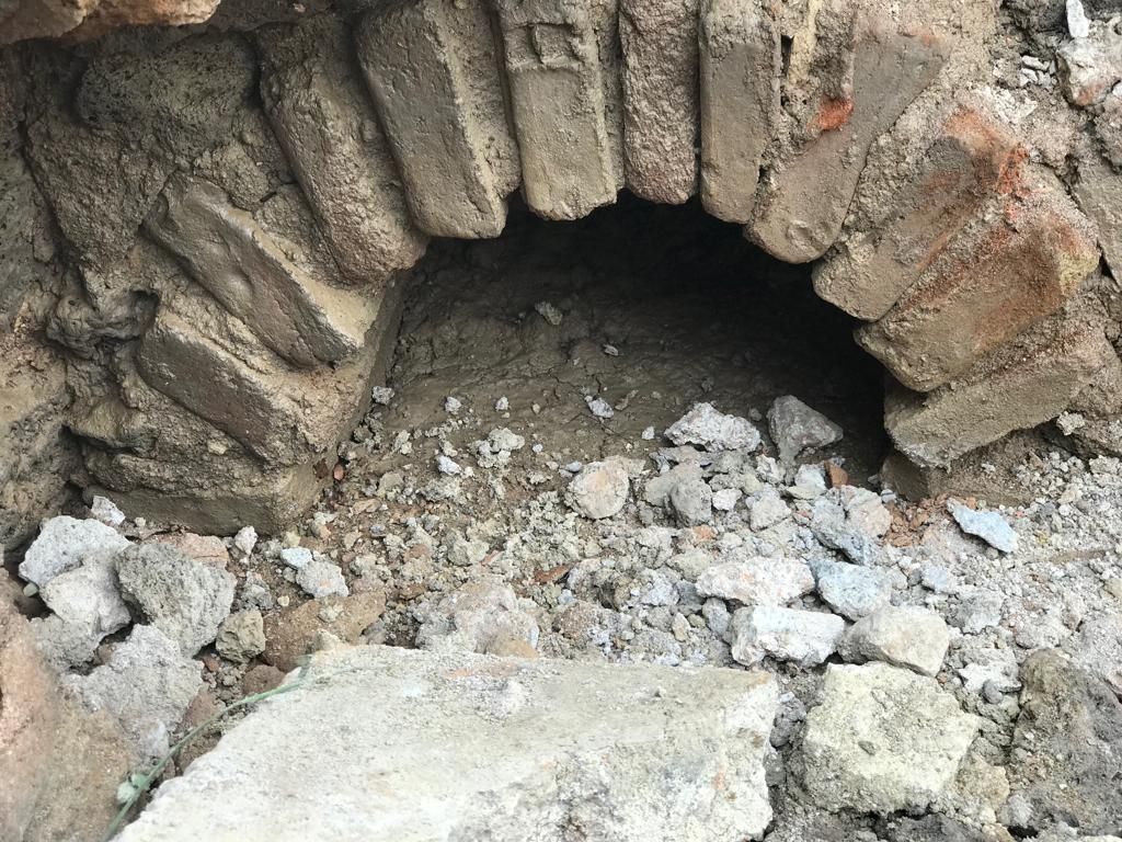 Tarla düzeltirken kepçeye takıldı! 4